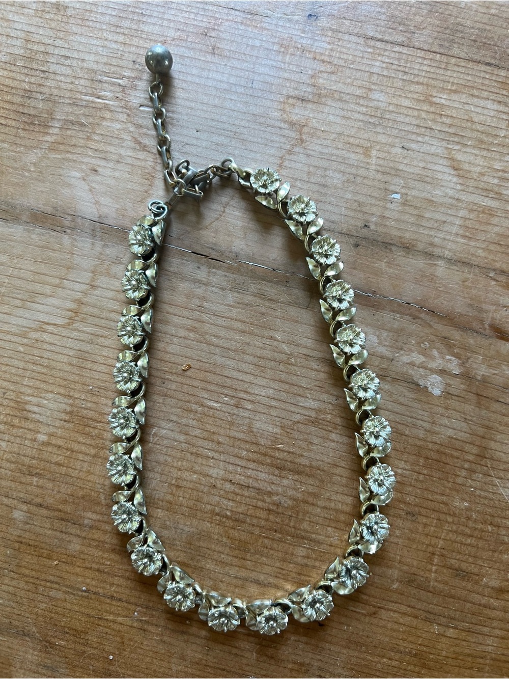 Vintage Lisner Goldtone Flower Necklace